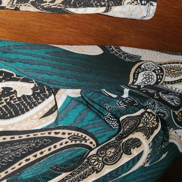 New York and Company printed top - Picture 5 of 5